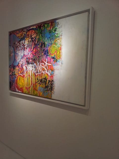 vernissage Tilt