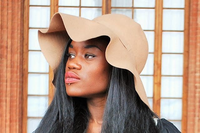 Le look de Touriste à chapeau